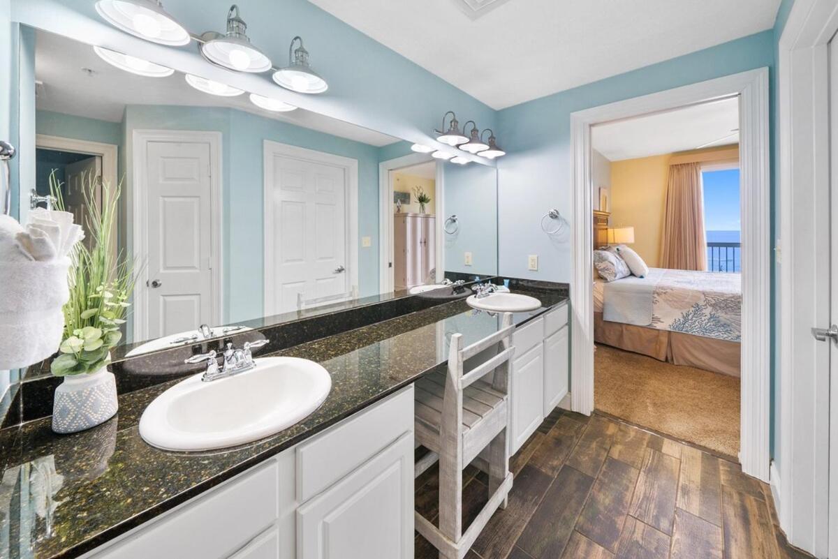 Apartment Calypso 209e 2nd Floor Corner Unit 2 Bedroom Direct Front Panama City Beach